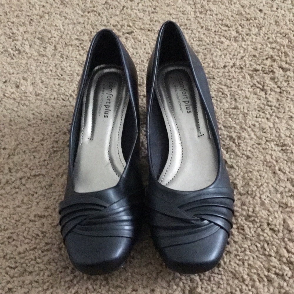 Black Pumps